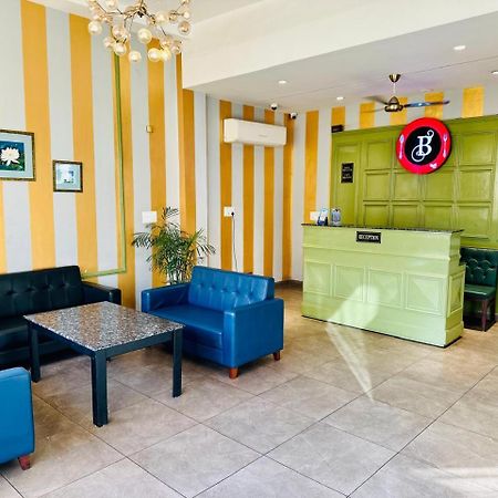 Hotel Golden Fern Patiāla エクステリア 写真