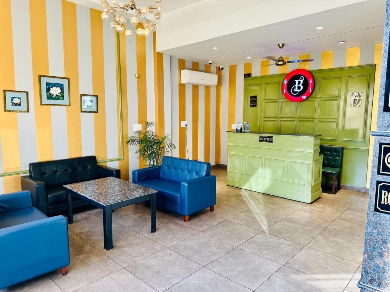 Hotel Golden Fern Patiāla エクステリア 写真